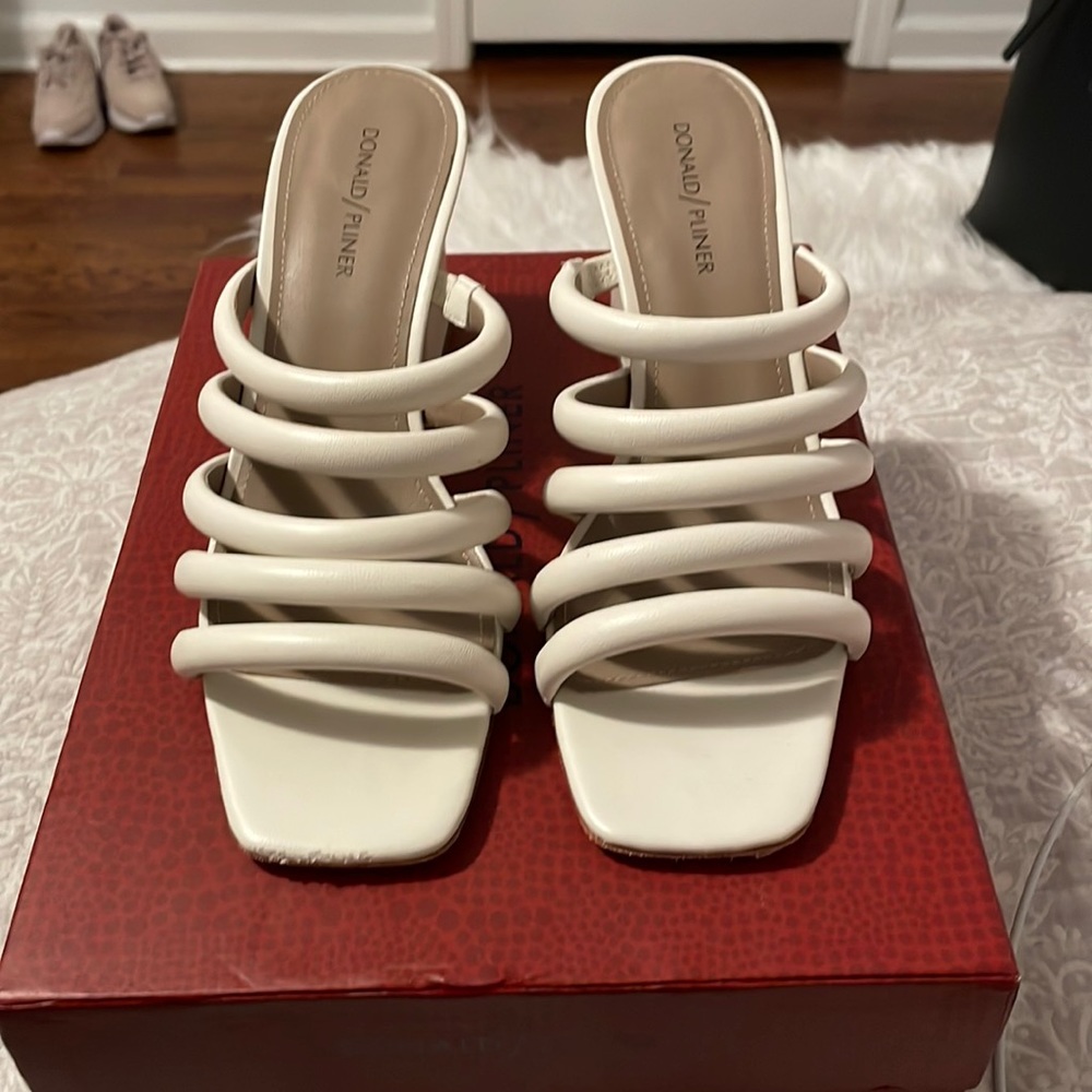 DONALD J PLINER BONE NAPPA HEELS